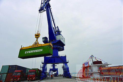 打造亿吨大港 黄石新港正式开港营运